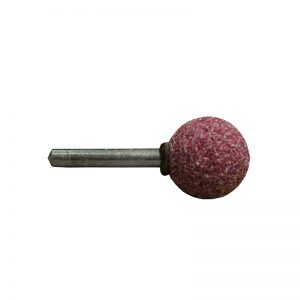 Ferramenta abrasiva composta por um pequeno rebolo fixado em uma haste de aço sendo utilizada para remoção de cantos em “L”
